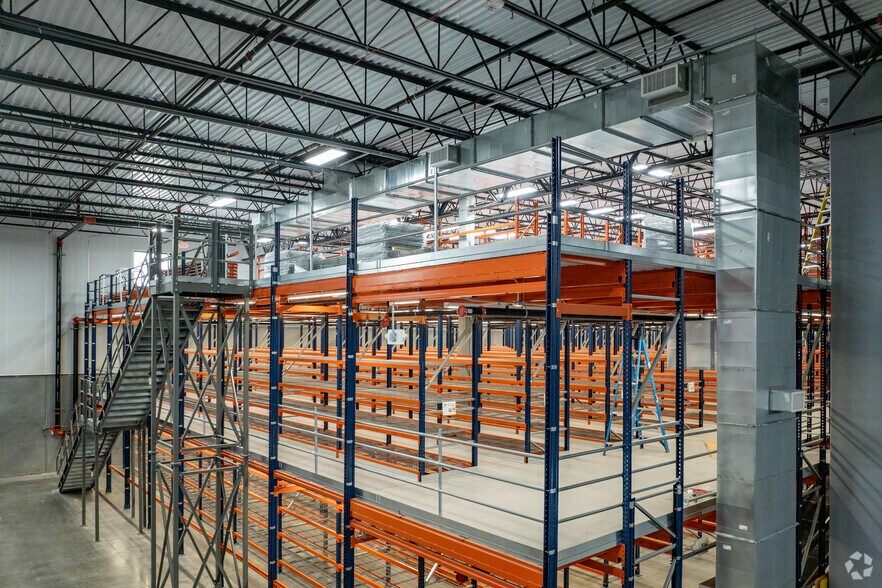 More Photos Of 12415 Old Lagrange Rd, Louisville Warehouse For Lease