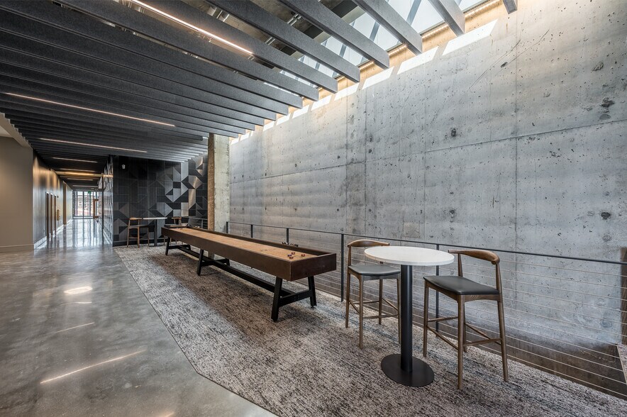 More Photos Of 1080 Morrison Dr, Charleston Office For Lease