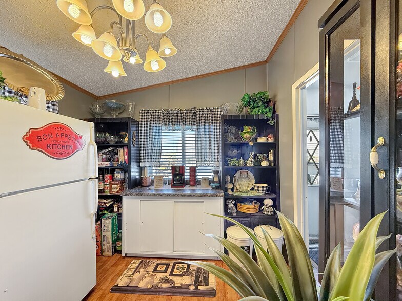 More Photos Of 5955 Sawmill Mesa Rd, Delta Specialty For Sale
