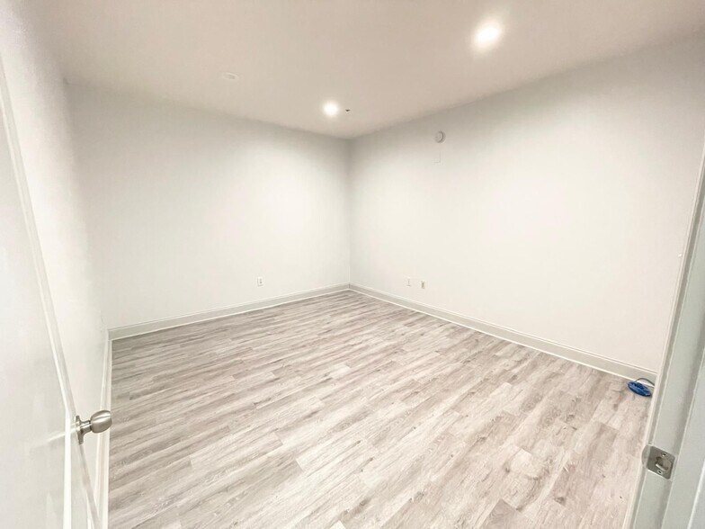 More Photos Of 2015 Barrett Lakes Blvd NW, Kennesaw Office Residential For Lease