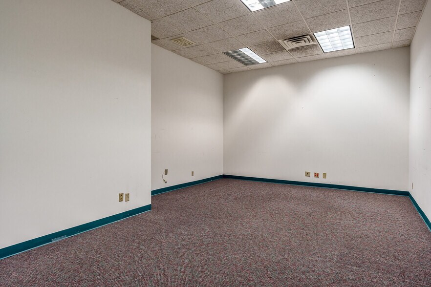 More Photos Of 6212 Material Ave, Loves Park Warehouse For Sale