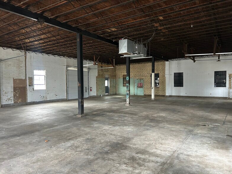 More Photos Of 2302 Main St, Waller Office For Sale