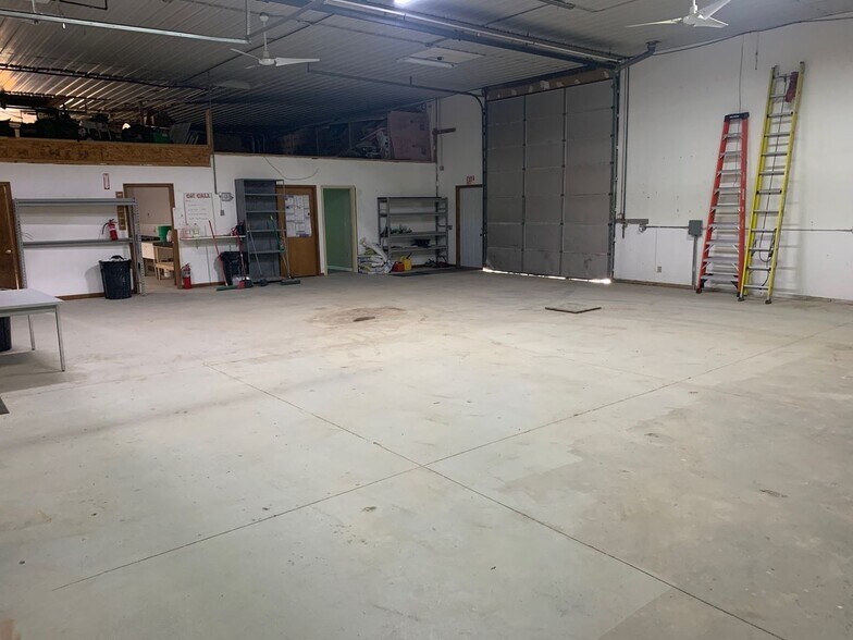 More Photos Of 4356 E Valley Rd, Mount Pleasant Warehouse For Sale