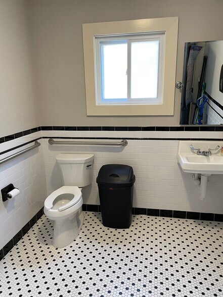 More Photos Of 58 Folly Road Blvd, Charleston Office Residential For Lease