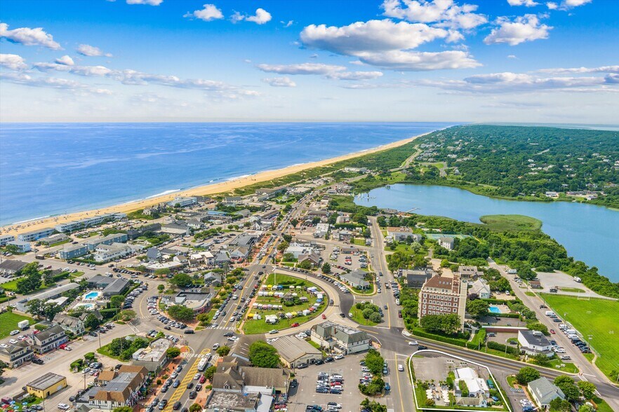 More Photos Of 63 S Euclid Ave, Montauk Restaurant For Sale