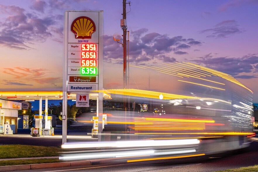 More Photos Of 992 SW Highway 97, Madras Service Station For Sale
