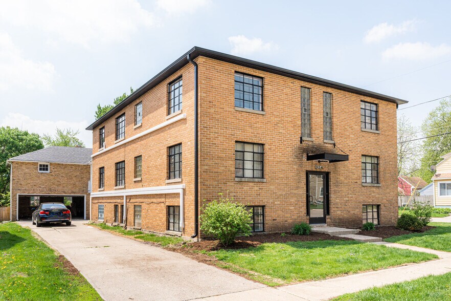 More Photos Of 524 Cross St, Sycamore Apartments For Sale