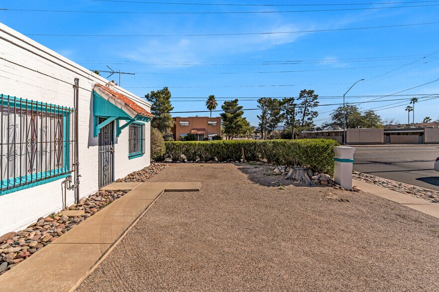 More Photos Of 2901 N Alvernon Way, Tucson Office For Sale