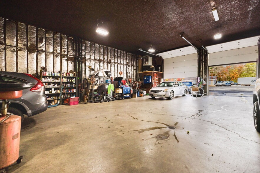 More Photos Of 634 Winthrop St, Taunton Flex For Sale