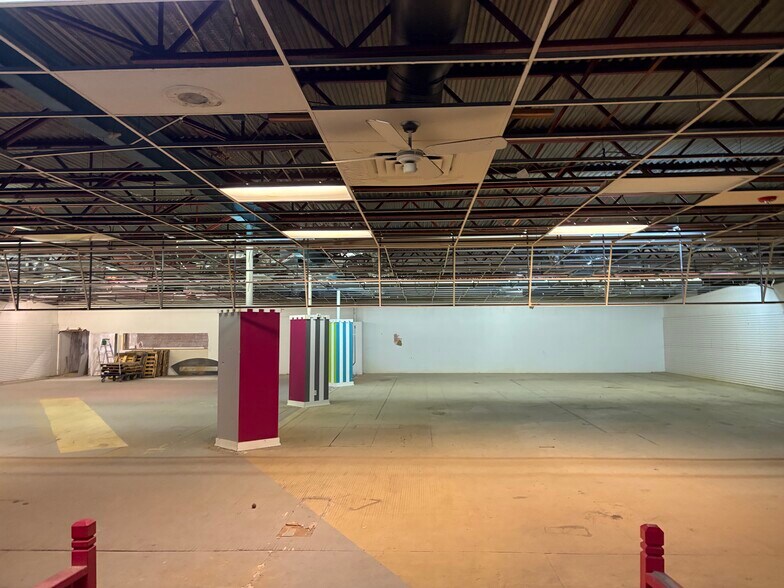 More Photos Of 1901-1961 Youngfield St, Lakewood Unknown For Lease