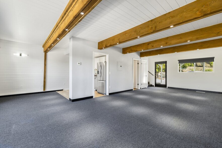 More Photos Of 28220 Agoura Rd, Agoura Hills Loft Creative Space For Lease
