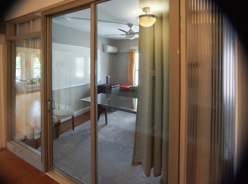 More Photos Of 1210 Rosewood Ave, Austin Freestanding For Lease