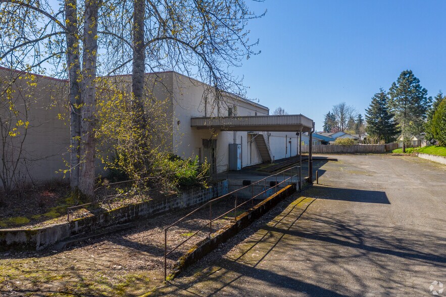 More Photos Of 1405 N 99 Hwy, Cottage Grove Supermarket For Sale