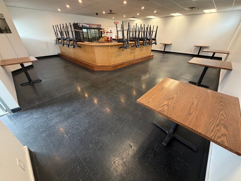 More Photos Of 1332 Lower Broadway, Schenectady Restaurant For Lease