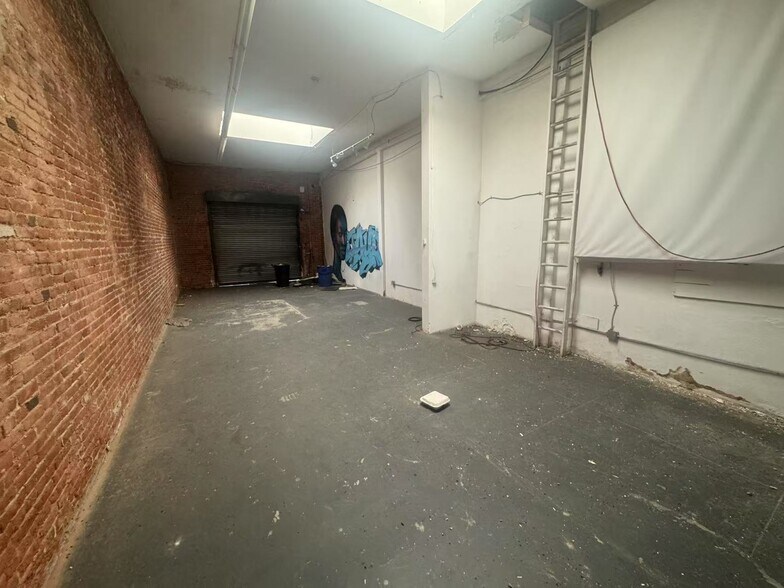 More Photos Of 1040-1050 S Olive St, Los Angeles General Retail For Sale