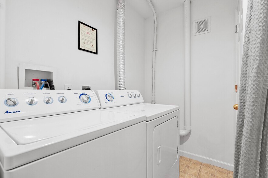 More Photos Of 437-445 Kenneth Sq, Baltimore Multifamily For Sale