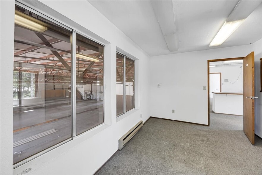 More Photos Of 20833 Mechanical Dr, Sonora Warehouse For Sale