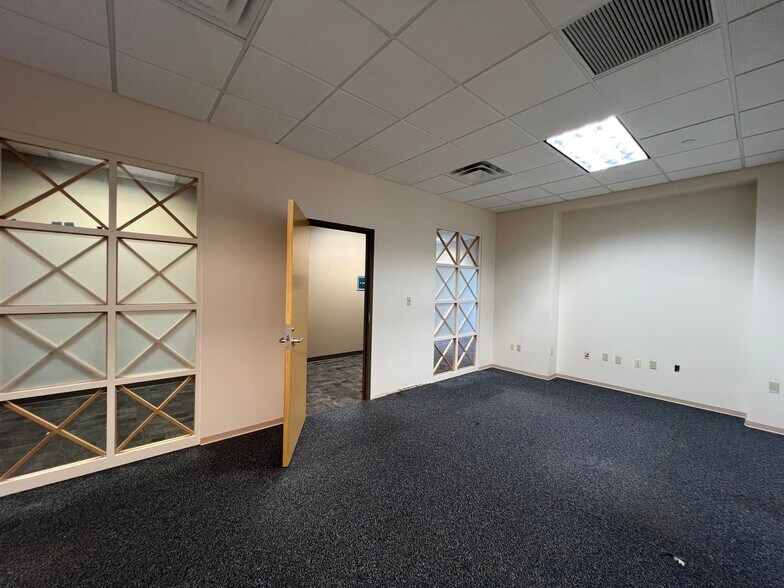 More Photos Of 10330 N Meridian St, Indianapolis Medical For Lease