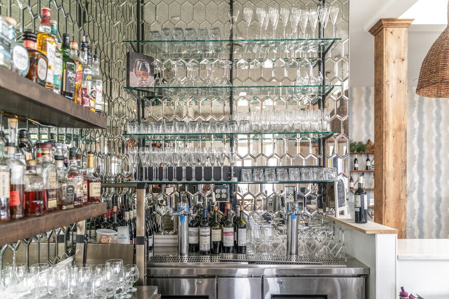 More Photos Of 738 E Main St, Belhaven Hotel For Sale