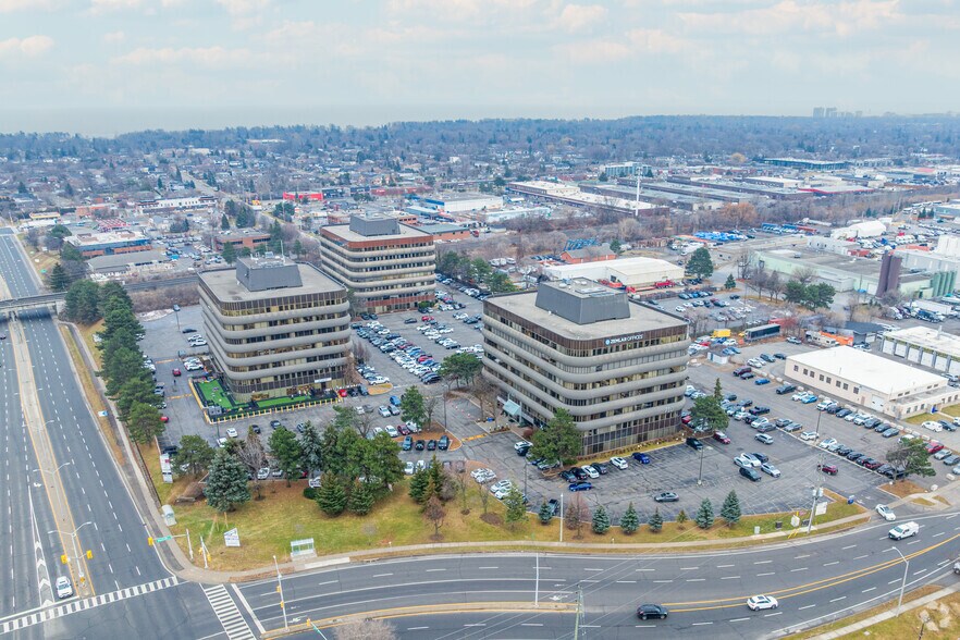 More Photos Of 700 Dorval Dr, Oakville Unknown For Lease