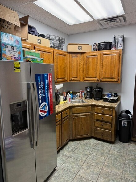 More Photos Of 123 S Date St, Jenks Warehouse For Lease