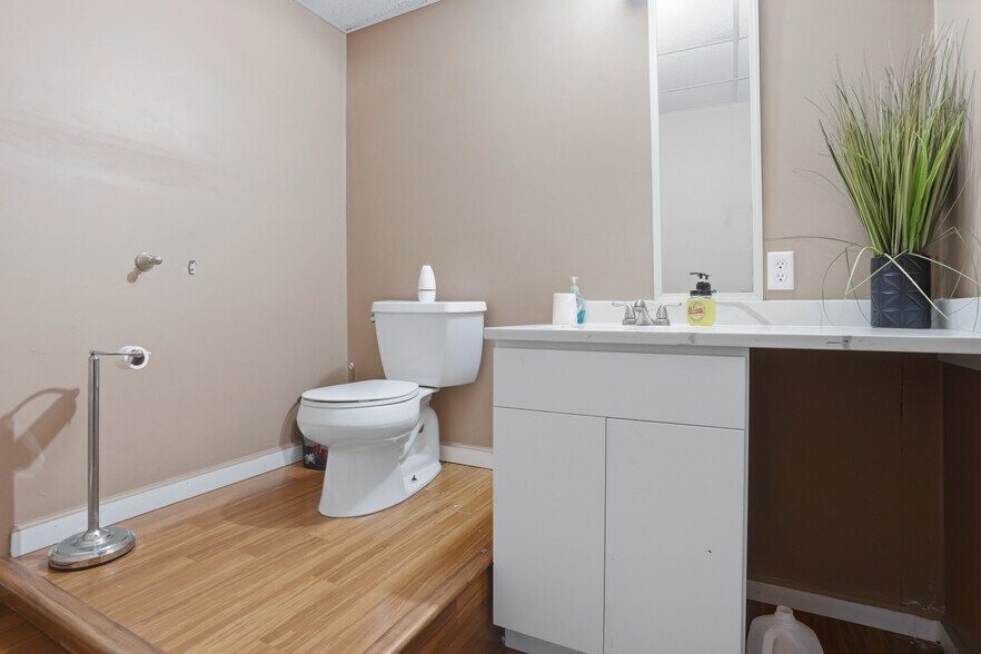 More Photos Of 770 Main St, West Warwick Warehouse For Sale