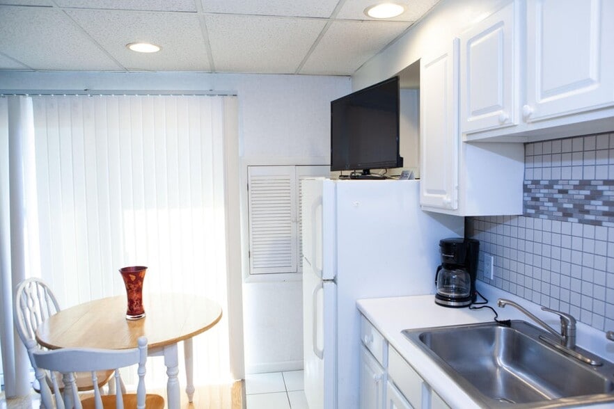 More Photos Of 136 W Grand Ave, Old Orchard Beach Hotel For Sale