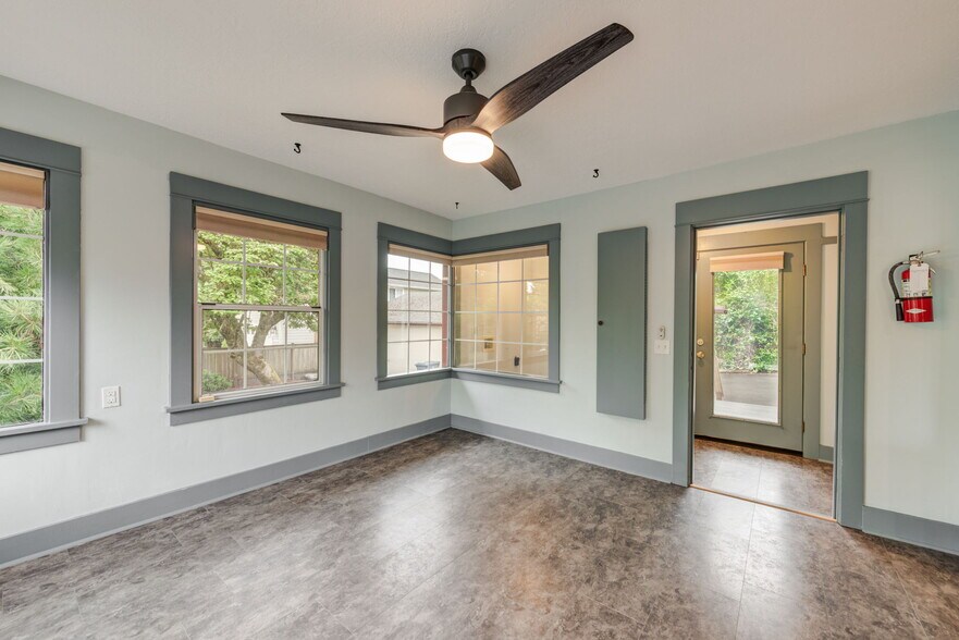 More Photos Of 654 W Main St, Monroe Office For Sale