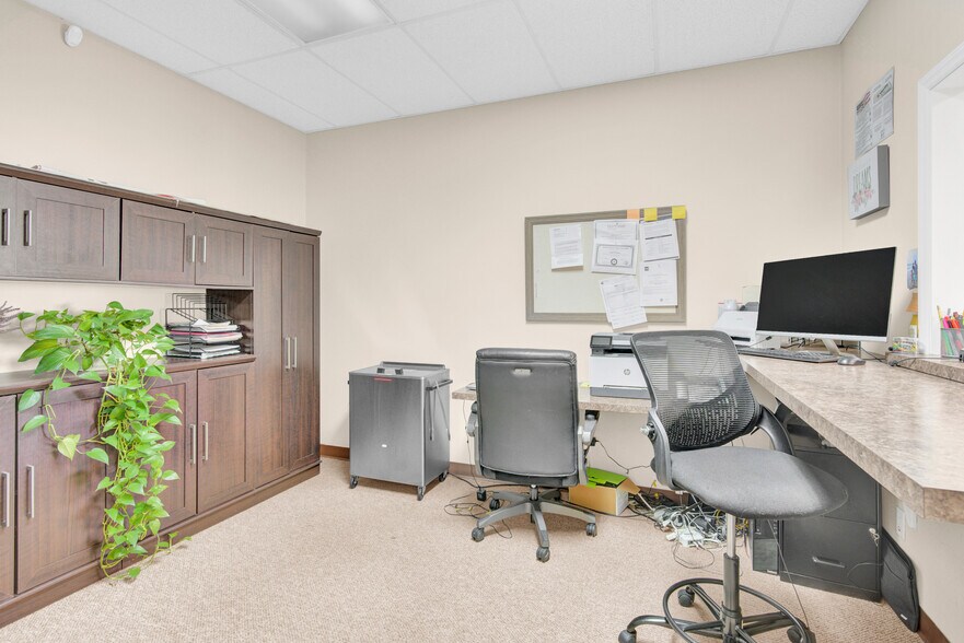 More Photos Of 460 S Main St, Davidson Medical For Lease