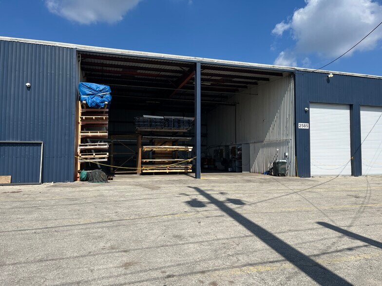 More Photos Of 2585 4th St, Fort Myers Warehouse For Sale