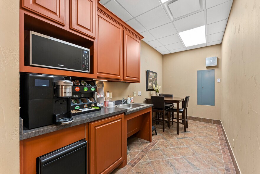 More Photos Of 2802 Flintrock Trce, Austin Coworking Space