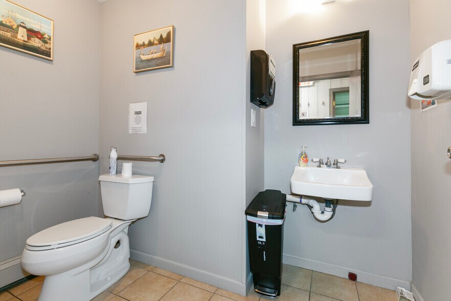 More Photos Of 421 Deer Park Ave, Babylon Medical For Sale