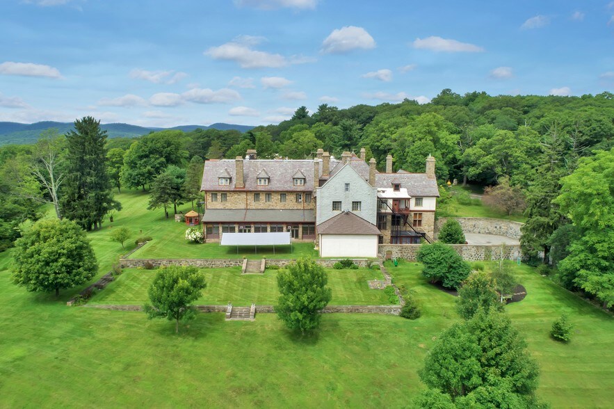 More Photos Of 150 Sister Servants Ln, Sloatsburg Lodge Meeting Hall For Sale