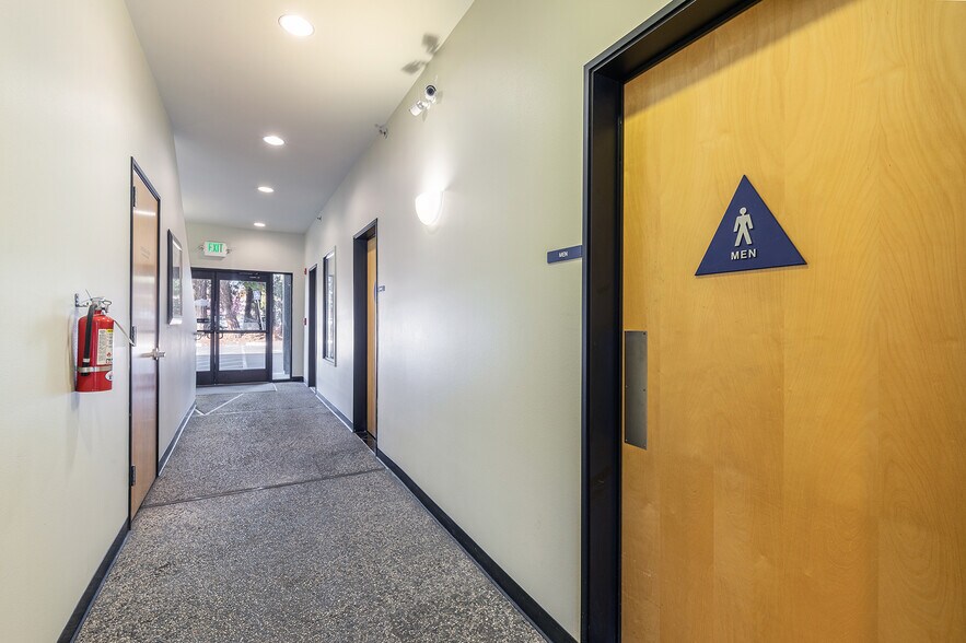 More Photos Of 6050 Commerce Blvd, Rohnert Park Office For Lease