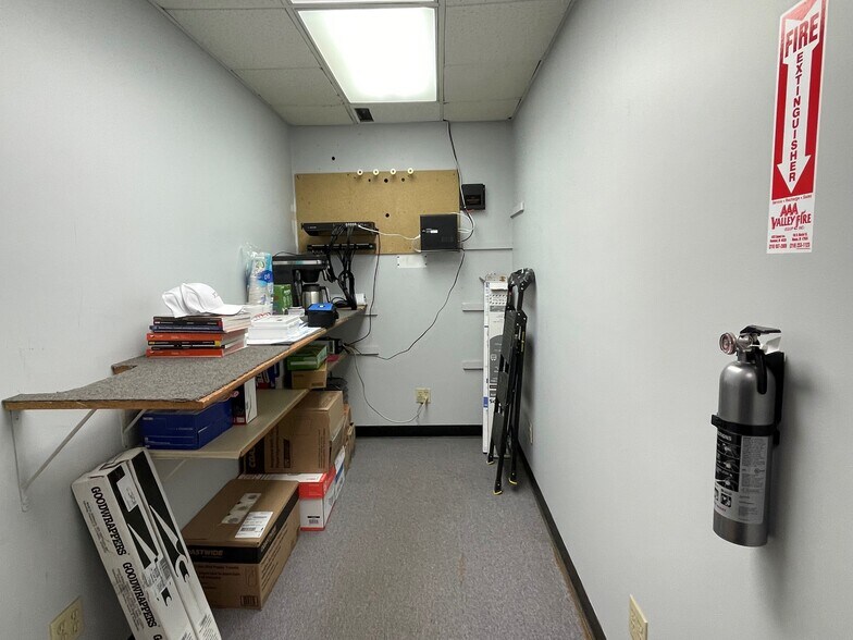 More Photos Of 320 Industrial Dr, Griffith Warehouse For Lease