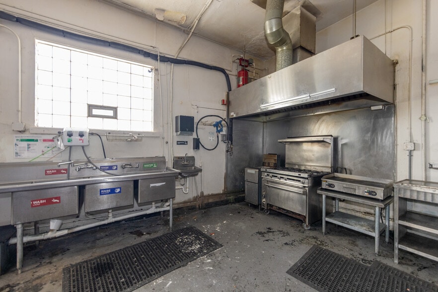 More Photos Of 2078-2080 S Taylor Rd, Cleveland Storefront For Sale