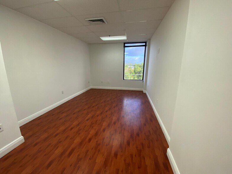 Primary Photo Of 12550 Biscayne Blvd, North Miami Medical For Lease