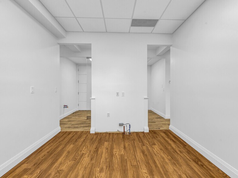 More Photos Of 541 Queen St E, Toronto Storefront For Lease