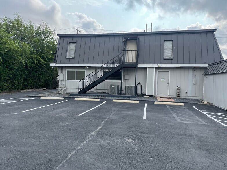 More Photos Of 7303 Blanco Rd, San Antonio Office For Lease