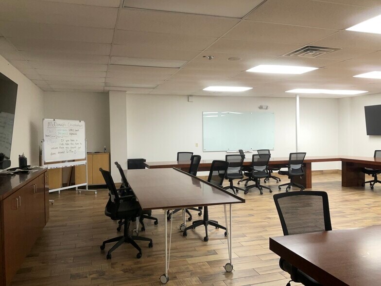 More Photos Of 11607 Prospect Dr, Odessa Manufacturing For Sale