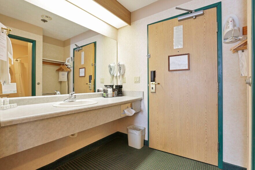 More Photos Of 509 S Wooster Ave, Strasburg Hotel For Sale