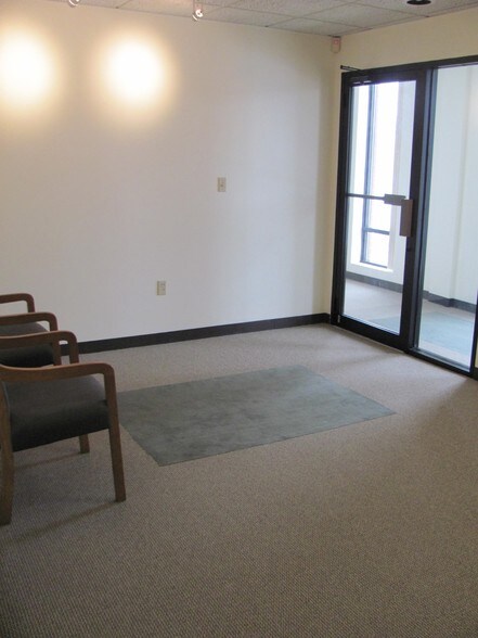 More Photos Of 333 North Ave, Wakefield Office For Lease