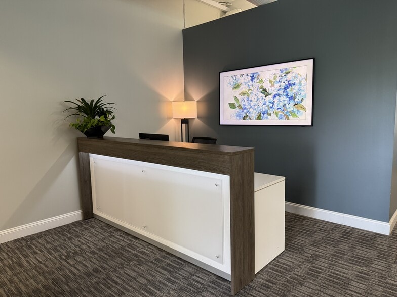 More Photos Of 100 W Washington St, Greenville Office For Lease