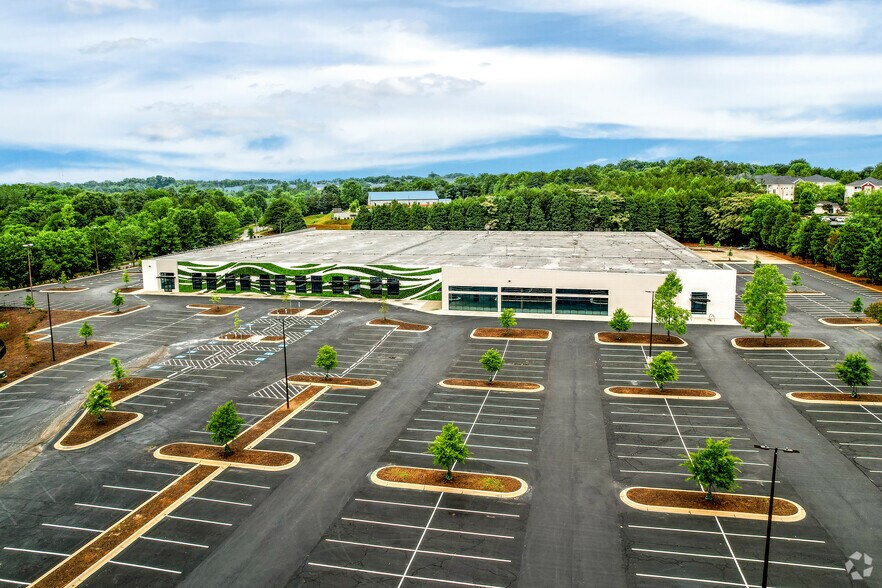 More Photos Of 801 E Arrowood Rd, Charlotte Office For Lease