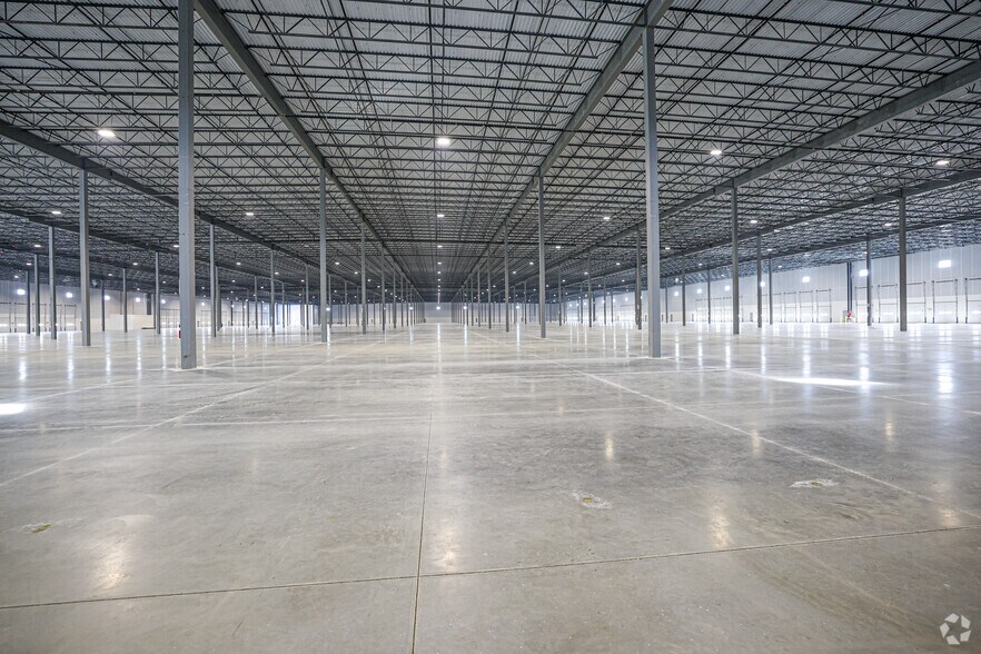 More Photos Of I-71 & I-76 Hwy, Burbank Industrial For Lease