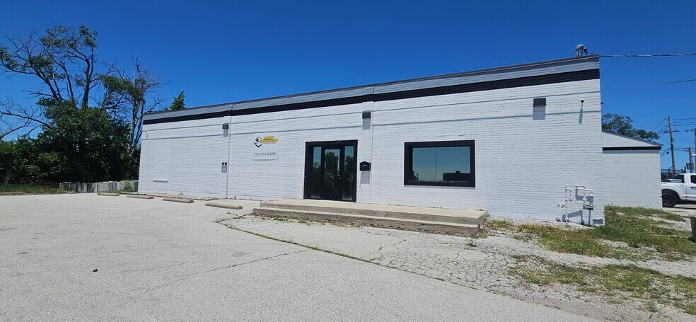 Primary Photo Of 7304 Sni-A-Bar Rd, Kansas City Warehouse For Sale