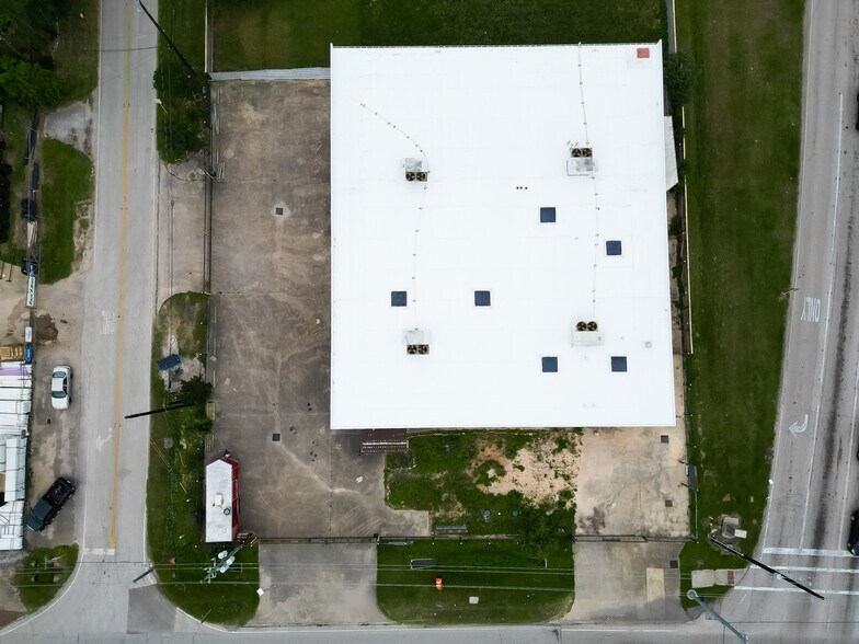 More Photos Of 1941 Spring Cypress Rd, Spring Warehouse For Sale