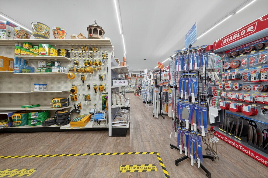 More Photos Of 103 W 2nd St N, Wright City General Retail For Sale