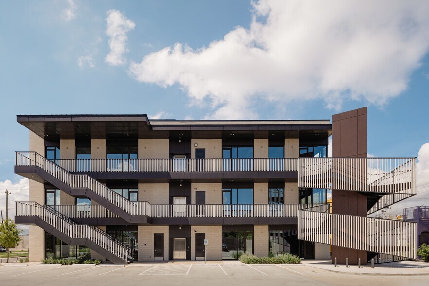 More Photos Of 3509 Harrisburg Blvd, Houston Office For Lease