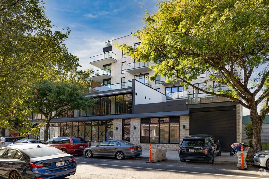 More Photos Of 27-09 40th Ave, Long Island City Apartments For Lease